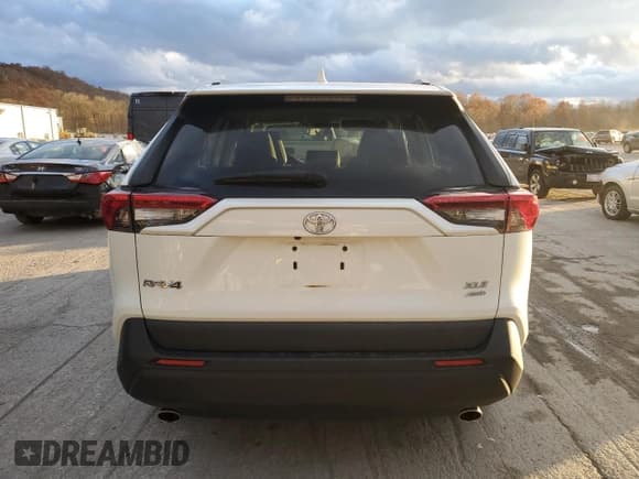✅ 2021 Toyota RAV4 XLE Premium • VIN: 2T3A1RFV8MW162761 • Lot: 92418395. Listed on Copart with 66,998 mi. Free auction sales archive from the USA and detailed vehicle history report at DreamBid. Image 6.