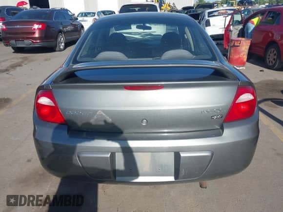 2005 Dodge Neon SXT z VIN 1B3ES56C95D221418, wystawiony jako IAAI lot #42353948 z przebiegiem 128 537 mil mil oraz . Historia ofert i sprzedaży dostępna na DreamBid. Obrazek 17.