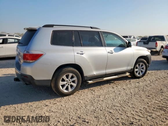 ✅ 2011 Toyota Highlander • VIN: 5TDBK3EH0BS063876 • Lot: 85204085. Listed on Copart with 238,314 mi. Free auction sales archive from the USA and detailed vehicle history report at DreamBid. Image 3.