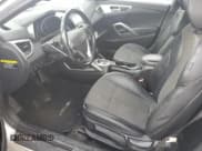 ✅ 2016 Hyundai Veloster • VIN: KMHTC6AD4GU277984 • Lot: 71204564. Wystawiony na Copart z przebiegiem 93 058 mil. Bezpłatny archiwum sprzedaży aukcyjnych z USA i szczegółowy raport historii pojazdu na DreamBid. Zdjęcie 7.