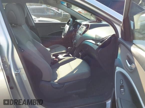 ✅ 2018 Hyundai Santa Fe 2.4L • VIN: 5XYZT3LB7JG559702 • Лот: 43253330. Опубликован ранее на IAAI с пробегом 145 489 миль. Бесплатный доступ к архиву аукционных продаж из США и подробный отчёт об истории автомобиля на DreamBid. Изображение 5.