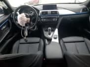 ✅ 2017 BMW 3 Series 330i • VIN: WBA8B9C37HK886323 • Lot: 81270435. Wystawiony na Copart z przebiegiem Nie podano. Bezpłatny archiwum sprzedaży aukcyjnych z USA i szczegółowy raport historii pojazdu na DreamBid. Zdjęcie 8.