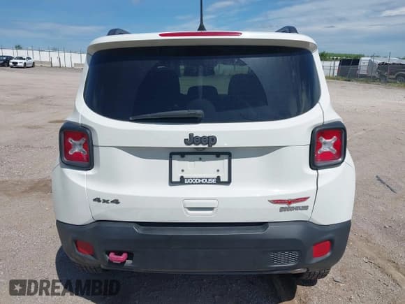 ✅ 2018 Jeep Renegade Trailhawk • VIN: ZACCJBCB8JPG81538 • Lot: 42813492. Listed on IAAI with 69,651 mi. Free auction sales archive from the USA and detailed vehicle history report at DreamBid. Image 16.