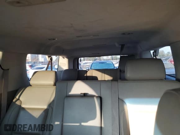 ✅ 2016 Chevrolet Suburban LT • VIN: 1GNSCHKC8GR439806 • Lot: 89383035. Wystawiony na Copart z przebiegiem 142 613 mil. Bezpłatny archiwum sprzedaży aukcyjnych z USA i szczegółowy raport historii pojazdu na DreamBid. Zdjęcie 10.