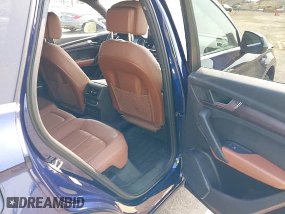 ✅ 2023 Audi Q5 Premium • VIN: WA1ABAFY8P2136760 • Lot: 42891420. Wystawiony na IAAI z przebiegiem 21 401 mil. Bezpłatny archiwum sprzedaży aukcyjnych z USA i szczegółowy raport historii pojazdu na DreamBid. Zdjęcie 8.