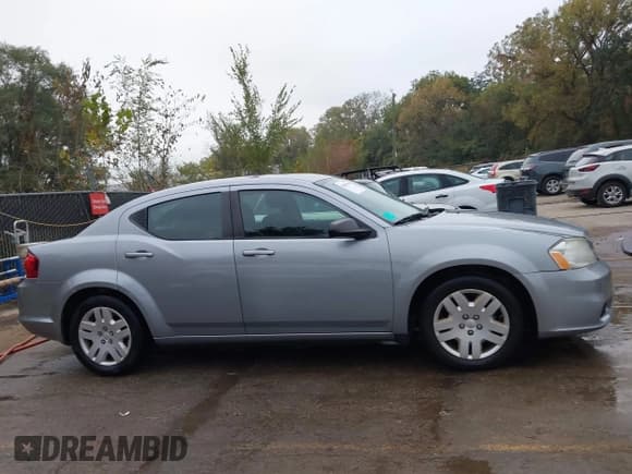 ✅ 2014 Dodge Avenger SE • VIN: 1C3CDZAB4EN111123 • Лот: 43440106. Опубликован ранее на IAAI с пробегом 129 181 миль. Бесплатный доступ к архиву аукционных продаж из США и подробный отчёт об истории автомобиля на DreamBid. Изображение 13.