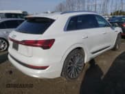 ✅ 2019 Audi e-tron Prestige • VIN: WA1VABGE9KB024265 • Lot: 39302243. Wystawiony na Copart z przebiegiem 29 531 mil. Bezpłatny archiwum sprzedaży aukcyjnych z USA i szczegółowy raport historii pojazdu na DreamBid. Zdjęcie 3.