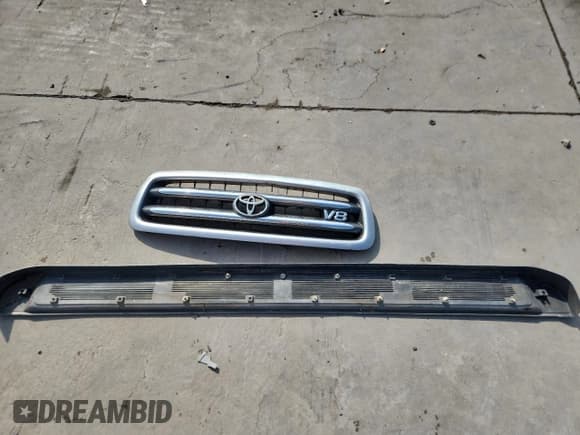 ✅ 2003 Toyota Sequoia Limited • VIN: 5TDBT48A13S197153 • Lot: 87469935. Listed on Copart with Not provided. Free auction sales archive from the USA and detailed vehicle history report at DreamBid. Image 13.