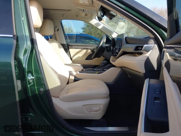 ✅ 2023 Toyota Highlander Hybrid Platinum • VIN: 5TDFARAH8PS521359 • Lot: 41805131. Wystawiony na IAAI z przebiegiem 24 598 mil. Bezpłatny archiwum sprzedaży aukcyjnych z USA i szczegółowy raport historii pojazdu na DreamBid. Zdjęcie 5.