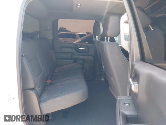 ✅ 2020 Chevrolet Silverado 1500 LT • VIN: 3GCPWCED6LG245735 • Lot: 43181278. Wystawiony na IAAI z przebiegiem 48 093 mil. Bezpłatny archiwum sprzedaży aukcyjnych z USA i szczegółowy raport historii pojazdu na DreamBid. Zdjęcie 8.