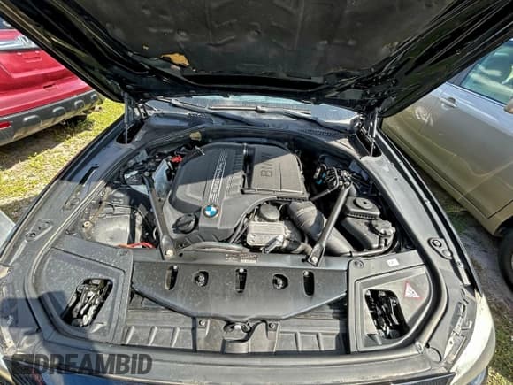 ✅ 2011 BMW 5 Series 535i xDrive • VIN: WBAFU7C5XBC780148 • Лот: 94737665. Опубликован ранее на Copart с пробегом 122 396 миль. Бесплатный доступ к архиву аукционных продаж из США и подробный отчёт об истории автомобиля на DreamBid. Изображение 7.