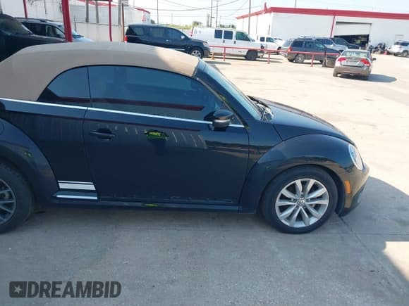 ✅ 2015 Volkswagen Beetle • VIN: 3VW5A7AT9FM816017 • Lot: 42731639. Wystawiony na IAAI z przebiegiem Nie podano. Bezpłatny archiwum sprzedaży aukcyjnych z USA i szczegółowy raport historii pojazdu na DreamBid. Zdjęcie 13.