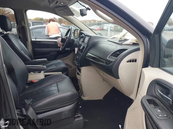 ✅ 2014 Chrysler Town & Country Touring • VIN: 2C4RC1BG3ER195765 • Лот: 43561392. Опубликован ранее на IAAI с пробегом 144 618 миль. Бесплатный доступ к архиву аукционных продаж из США и подробный отчёт об истории автомобиля на DreamBid. Изображение 5.