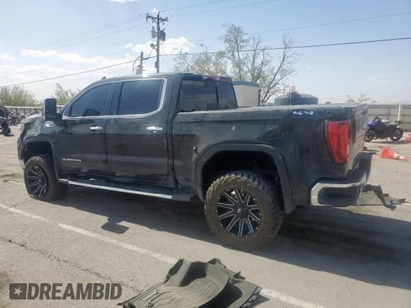 ✅ 2022 GMC Sierra 1500 SLT • VIN: 3GTU9DEL4NG116435 • Лот: 61787225. Опубликован ранее на Copart с пробегом 71 051 миль. Бесплатный доступ к архиву аукционных продаж из США и подробный отчёт об истории автомобиля на DreamBid. Изображение 2.