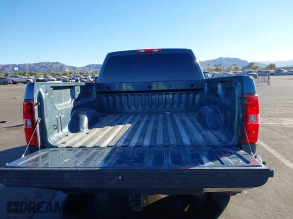 2009 Chevrolet Silverado 1500 LT with VIN 1GCEC24039Z215240, listed as a IAAI auction lot 41308199 with 104,662 mi miles and . Bid and sale history available at DreamBid. Image 8.