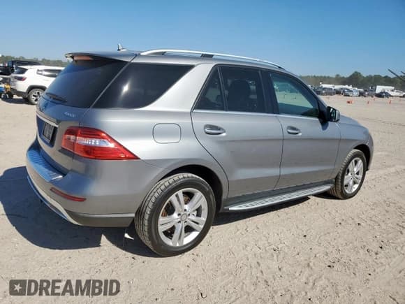 ✅ 2014 Mercedes-Benz M 350 • VIN: 4JGDA5HBXEA275406 • Lot: 92529085. Listed on Copart with 137,689 mi. Free auction sales archive from the USA and detailed vehicle history report at DreamBid. Image 3.