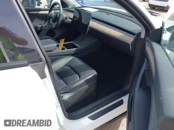 ✅ 2023 Tesla Model Y Long Range • VIN: 7SAYGDEE3PA072042 • Lot: 41795216. Listed on IAAI with 40,905 mi. Free auction sales archive from the USA and detailed vehicle history report at DreamBid. Image 5.