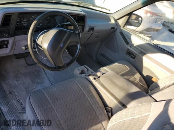 ✅ 1994 Ford Explorer Eddie Bauer • VIN: 1FMCU22X6RUE44203 • Lot: 73151164. Wystawiony na Copart z przebiegiem 130 777 mil. Bezpłatny archiwum sprzedaży aukcyjnych z USA i szczegółowy raport historii pojazdu na DreamBid. Zdjęcie 8.