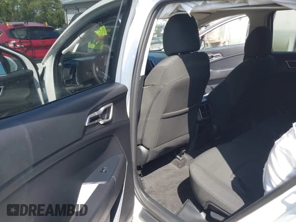 ✅ 2025 Kia Sportage LX • VIN: KNDPUCDF3S7352910 • Lot: 43124692. Listed on IAAI with 11,335 mi. Free auction sales archive from the USA and detailed vehicle history report at DreamBid. Image 8.