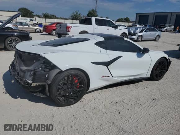 2024 Chevrolet Corvette 2LZ с VIN 1G1YE2D30R5602944, выставлен на аукционе Copart как лот 69404594 с пробегом Не указан миль и Списание • Salvage title. История ставок и продаж доступна на DreamBid. Изображение 3.
