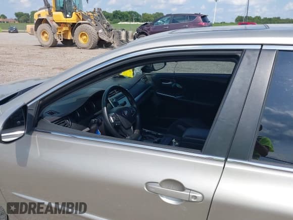 ✅ 2016 Toyota Camry XLE • VIN: 4T1BF1FK3GU551611 • Лот: 42930577. Опубликован ранее на IAAI с пробегом 85 925 миль. Бесплатный доступ к архиву аукционных продаж из США и подробный отчёт об истории автомобиля на DreamBid. Изображение 6.