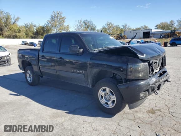 ✅ 2011 Chevrolet Silverado 1500 LTZ • VIN: 3GCPKTE33BG373819 • Lot: 86156505. Wystawiony na Copart z przebiegiem 191 132 mil. Bezpłatny archiwum sprzedaży aukcyjnych z USA i szczegółowy raport historii pojazdu na DreamBid. Zdjęcie 4.