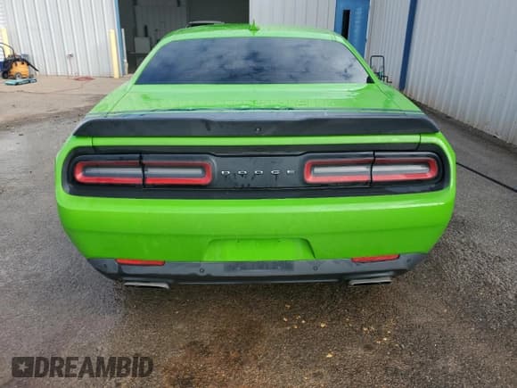 ✅ 2017 Dodge Challenger T/A 392 • VIN: 2C3CDZFJ2HH588906 • Lot: 76958264. Wystawiony na Copart z przebiegiem 46 926 mil. Bezpłatny archiwum sprzedaży aukcyjnych z USA i szczegółowy raport historii pojazdu na DreamBid. Zdjęcie 6.