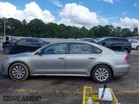✅ 2013 Volkswagen Passat S • VIN: 1VWAP7A36DC066412 • Lot: 42970388. Wystawiony na IAAI z przebiegiem 181 885 mil. Bezpłatny archiwum sprzedaży aukcyjnych z USA i szczegółowy raport historii pojazdu na DreamBid. Zdjęcie 15.