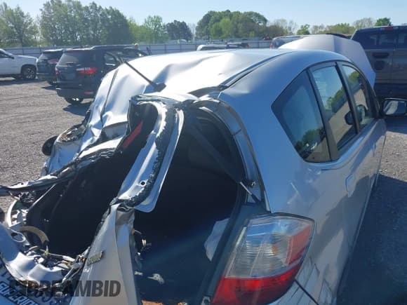 ✅ 2013 Honda Fit • VIN: JHMGE8G38DC015072 • Lot: 41998658. Wystawiony na IAAI z przebiegiem 126 252 mil. Bezpłatny archiwum sprzedaży aukcyjnych z USA i szczegółowy raport historii pojazdu na DreamBid. Zdjęcie 18.