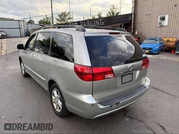 ✅ 2005 Toyota Sienna XLE • VIN: 5TDBA22C35S047679 • Lot: 43764606. Wystawiony na IAAI z przebiegiem 250 675 mil. Bezpłatny archiwum sprzedaży aukcyjnych z USA i szczegółowy raport historii pojazdu na DreamBid. Zdjęcie 3.