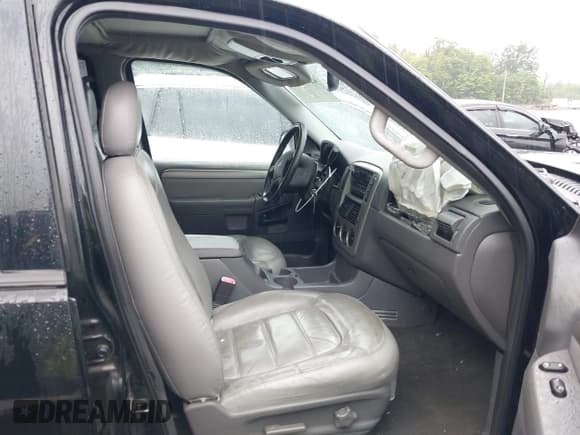 ✅ 2005 Ford Explorer XLT • VIN: 1FMDU73E65UA51729 • Лот: 42242899. Опубликован ранее на IAAI с пробегом 202 084 миль. Бесплатный доступ к архиву аукционных продаж из США и подробный отчёт об истории автомобиля на DreamBid. Изображение 5.