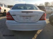 ✅ 2005 Mercedes-Benz C 320 • VIN: WDBRF84J65F679735 • Lot: 47164965. Wystawiony na Copart z przebiegiem 114 381 mil. Bezpłatny archiwum sprzedaży aukcyjnych z USA i szczegółowy raport historii pojazdu na DreamBid. Zdjęcie 6.