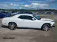 2014 Dodge Challenger Rallye Redline z VIN 2C3CDYAG0EH251037, wystawiony jako IAAI lot #43403130 z przebiegiem 221 133 mil mil oraz . Historia ofert i sprzedaży dostępna na DreamBid. Obrazek 13.
