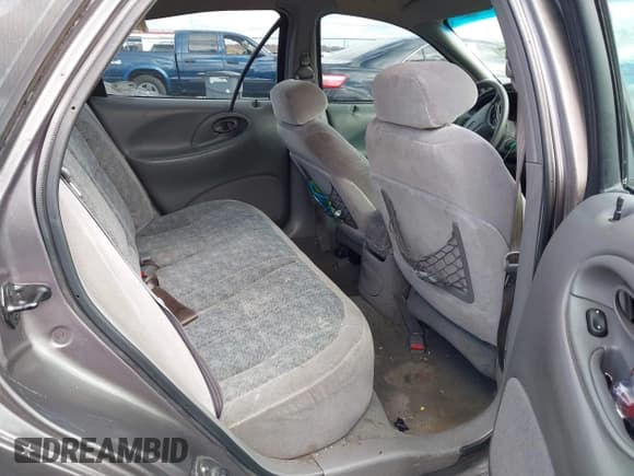 ✅ 1996 Ford Taurus GL • VIN: 1FALP52U9TA199317 • Lot: 43694961. Wystawiony na IAAI z przebiegiem 99 130 mil. Bezpłatny archiwum sprzedaży aukcyjnych z USA i szczegółowy raport historii pojazdu na DreamBid. Zdjęcie 8.