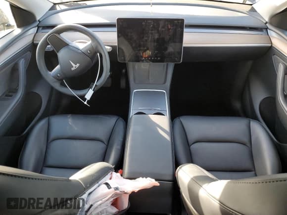 ✅ 2024 Tesla Model Y • VIN: 7SAYGDED9RF099811 • Lot: 90992675. Wystawiony na Copart z przebiegiem 21 419 mil. Bezpłatny archiwum sprzedaży aukcyjnych z USA i szczegółowy raport historii pojazdu na DreamBid. Zdjęcie 8.