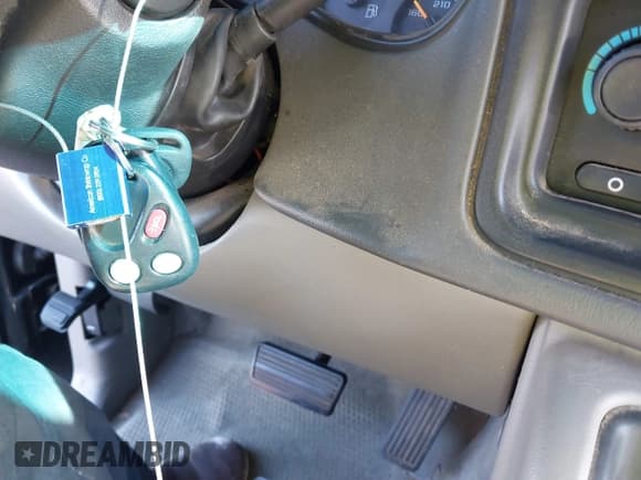 ✅ 2004 Chevrolet Suburban LT • VIN: 3GNFK16Z24G248825 • Lot: 41822128. Listed on IAAI with 188,860 mi. Free auction sales archive from the USA and detailed vehicle history report at DreamBid. Image 11.