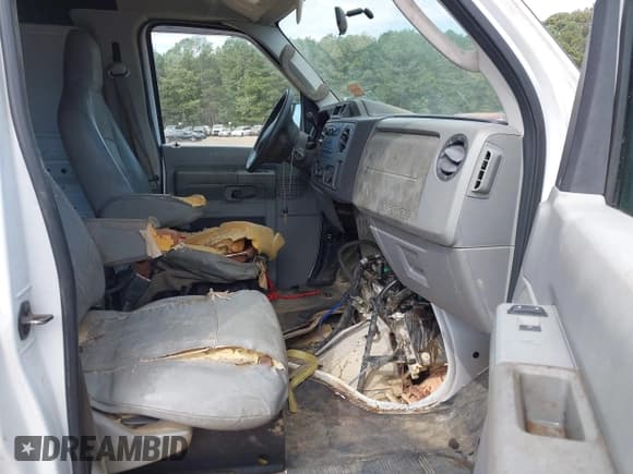 ✅ 2011 Ford Econoline Cargo Commercial • VIN: 1FTNE1EW5BDB06014 • Lot: 43124379. Listed on IAAI with 194,797 mi. Free auction sales archive from the USA and detailed vehicle history report at DreamBid. Image 5.