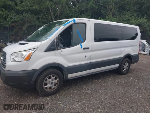✅ 2015 Ford Transit XL • VIN: 1FMZK1YM8FKB06431 • Lot: 42653296. Wystawiony na IAAI z przebiegiem 211 105 mil. Bezpłatny archiwum sprzedaży aukcyjnych z USA i szczegółowy raport historii pojazdu na DreamBid. Zdjęcie 18.