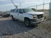 ✅ 2005 Chevrolet Silverado 2500HD LS • VIN: 1GCHK29U15E215511 • Lot: 71245895. Wystawiony na Copart z przebiegiem 319 517 mil. Bezpłatny archiwum sprzedaży aukcyjnych z USA i szczegółowy raport historii pojazdu na DreamBid. Zdjęcie 13.