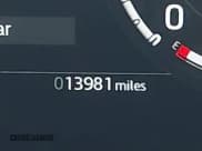 ✅ 2024 Land Rover Defender X-Dynamic SE • VIN: SALE2FEU1R2300221 • Lot: 41579863. Wystawiony na IAAI z przebiegiem 13 981 mil. Bezpłatny archiwum sprzedaży aukcyjnych z USA i szczegółowy raport historii pojazdu na DreamBid. Zdjęcie 16.