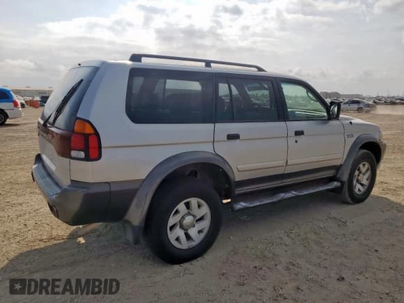 ✅ 2002 Mitsubishi Montero • VIN: JA4LS31R92J030918 • Лот: 55696565. Опубликован ранее на Copart с пробегом 153 814 миль. Бесплатный доступ к архиву аукционных продаж из США и подробный отчёт об истории автомобиля на DreamBid. Изображение 3.