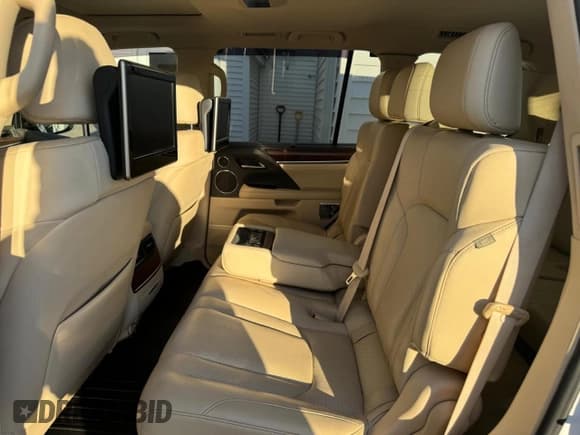 ✅ 2016 Lexus LX 570 • VIN: JTJHY7AX5G4195660 • Lot: 82118174. Listed on Copart with 89,629 mi. Free auction sales archive from the USA and detailed vehicle history report at DreamBid. Image 9.