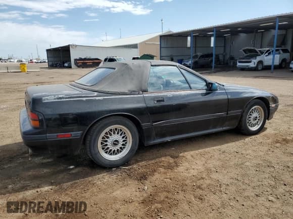 ✅ 1988 Mazda RX-7 • VIN: JM1FC3510J0104221 • Lot: 61001985. Wystawiony na Copart z przebiegiem 83 100 mil. Bezpłatny archiwum sprzedaży aukcyjnych z USA i szczegółowy raport historii pojazdu na DreamBid. Zdjęcie 3.