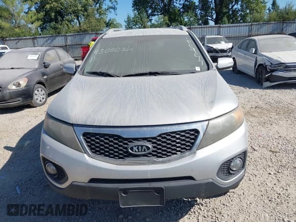 ✅ 2011 Kia Sorento LX • VIN: 5XYKTDA1XBG100957 • Lot: 43050357. Wystawiony na IAAI z przebiegiem 198 512 mil. Bezpłatny archiwum sprzedaży aukcyjnych z USA i szczegółowy raport historii pojazdu na DreamBid. Zdjęcie 12.