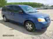 2010 Dodge Grand Caravan SE z VIN 2D4RN4DE2AR197902, wystawiony jako Copart lot #52876385 z przebiegiem 112 435 mil mil oraz Szkoda całkowita • Salvage title. Historia ofert i sprzedaży dostępna na DreamBid. Obrazek 4.