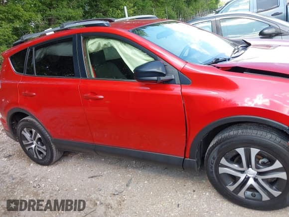 ✅ 2017 Toyota RAV4 LE • VIN: JTMBFREVXHJ154012 • Лот: 42546842. Опубликован ранее на IAAI с пробегом 122 168 миль. Бесплатный доступ к архиву аукционных продаж из США и подробный отчёт об истории автомобиля на DreamBid. Изображение 13.