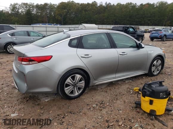 ✅ 2017 Kia Optima EX • VIN: KNAGU4LE8H5013771 • Лот: 82762665. Опубликован ранее на Copart с пробегом 105 657 миль. Бесплатный доступ к архиву аукционных продаж из США и подробный отчёт об истории автомобиля на DreamBid. Изображение 3.