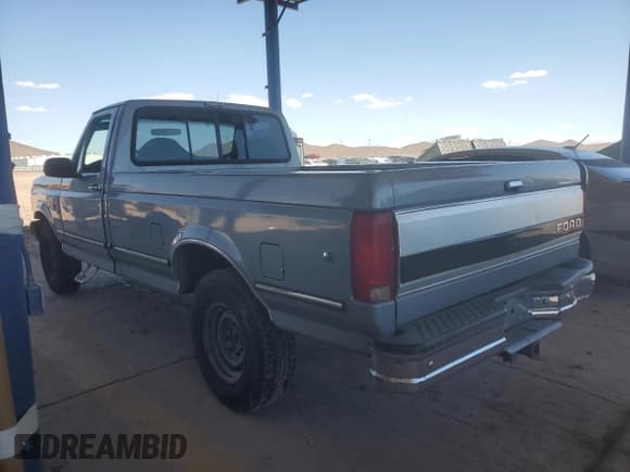 ✅ 1992 Ford F-250 • VIN: 1FTEF25N1NPB08128 • Lot: 56067595. Wystawiony na Copart z przebiegiem Nie podano. Bezpłatny archiwum sprzedaży aukcyjnych z USA i szczegółowy raport historii pojazdu na DreamBid. Zdjęcie 2.