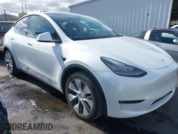 ✅ 2021 Tesla Model Y Standard Range • VIN: 5YJYGDED0MF103010 • Lot: 43613955. Wystawiony na IAAI z przebiegiem 29 356 mil. Bezpłatny archiwum sprzedaży aukcyjnych z USA i szczegółowy raport historii pojazdu na DreamBid. Zdjęcie 1.