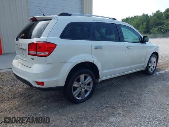 ✅ 2011 Dodge Journey R/T • VIN: 3D4PH6FG2BT548475 • Лот: 42873955. Опубликован ранее на IAAI с пробегом 205 882 миль. Бесплатный доступ к архиву аукционных продаж из США и подробный отчёт об истории автомобиля на DreamBid. Изображение 4.